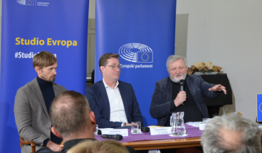 news landscape 368x215 Race- (1).png