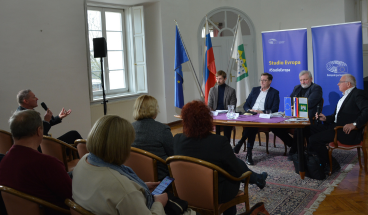 news landscape 368x215 Race- (2).png