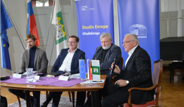 news landscape 368x215 Race- (5).png